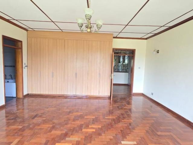 This Stunning 5 Bedroom Ambassadorial House with 2 Bedroom Detached Guestwing
