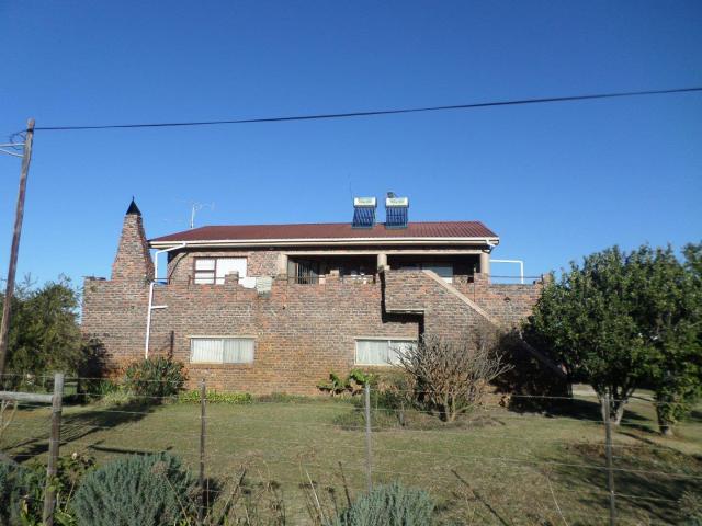 This small holding perfect situated with awesome scenic views in prime save area, pay a visit
