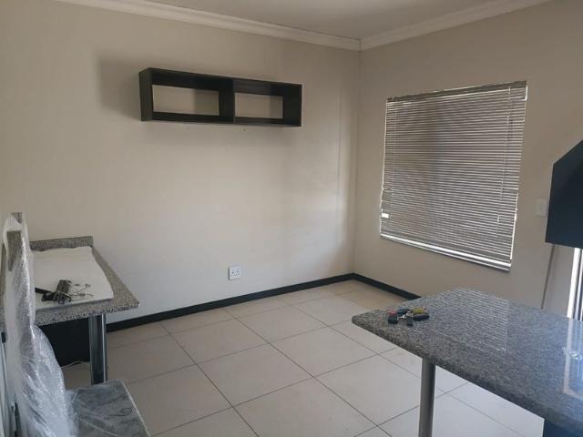 This spacious, modern 2 bedroom flat is situated in a secure complex