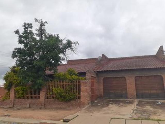 this 1 bedroom with 5 back rooms is.