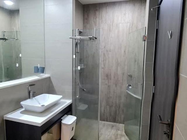Three 11 D20, Apartment