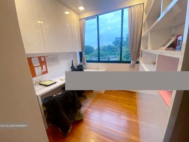 Three 11 D20, Apartment