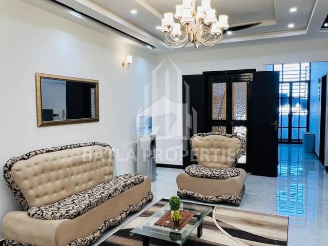 Three bed dd corner flat 200 square yards along with lift, standby generator, and reserved car parking for sale at prime location of k. A. E. C. H. S