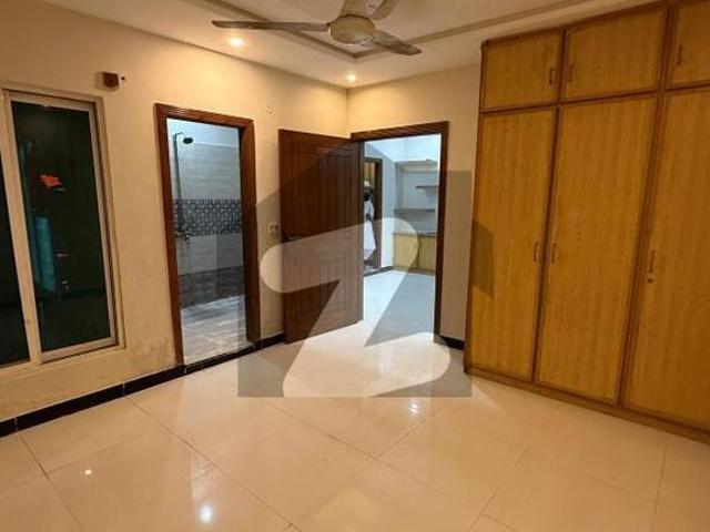 Three Bed Unfurnished Apartment Available For Rent In E11 4 Islamabad Emerald Heights E 11/4