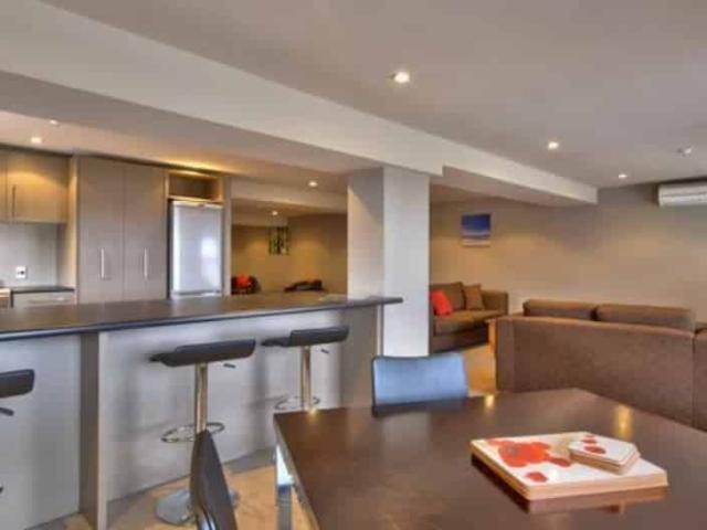 Three Bedroom Apartment 6/2 Manor Place