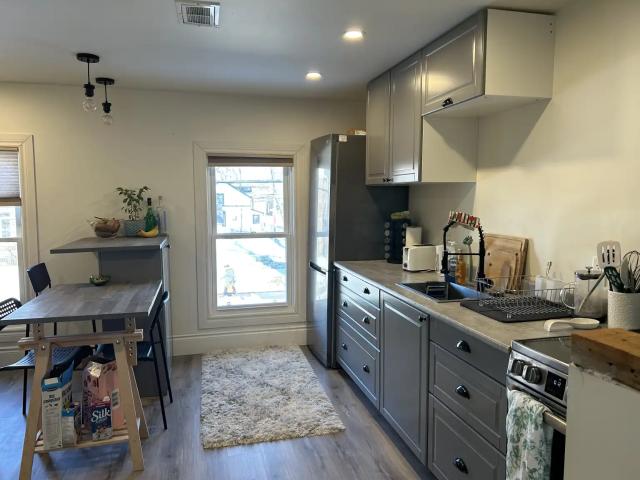THREE BEDROOM APARTMENT WALKING DISTANCE TO QUEENS UNIVERSITY WITH PARKING AVAILABLE