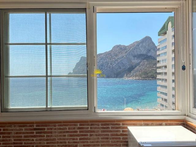 THREE BEDROOM APARTMENT FOR RENT ON THE FIRST LINE OF THE BEACH IN CALPE