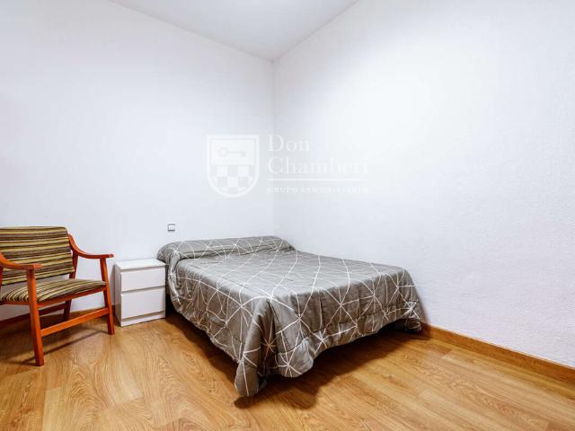 Three bedroom apartment on Calle de San Bernardo