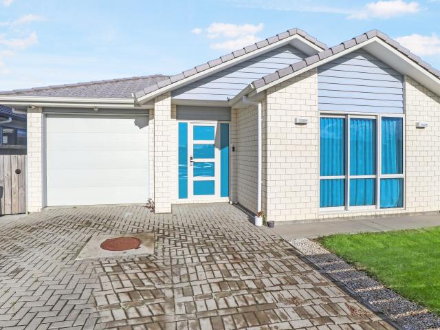 Three bedroom brick & tile modern home!