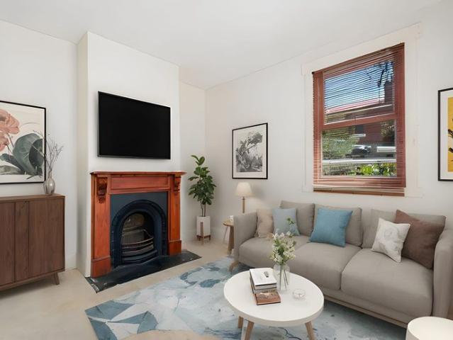 Three bedroom cottage, close to Hill St Store!