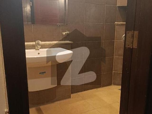 Flat Of 2400 Square Feet For Rent In Silver Oaks Apartments
