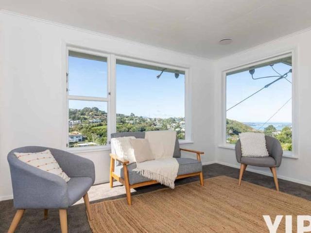Three Bedroom Gem with Harbour Outlook!