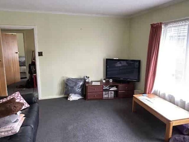 Three bedroom home in Bryndwr