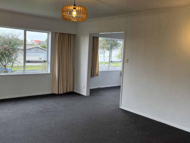 Three bedroom home in Oakura