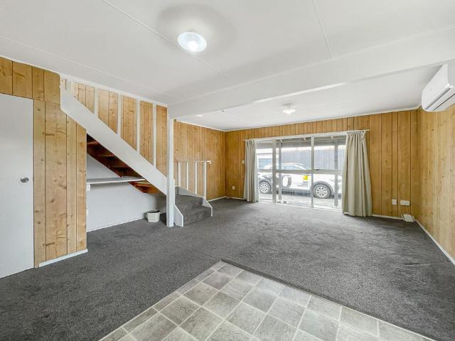Three bedroom home in Papatoetoe!