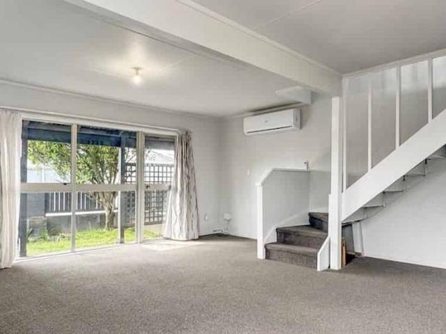 Three bedroom home in Papatoetoe!