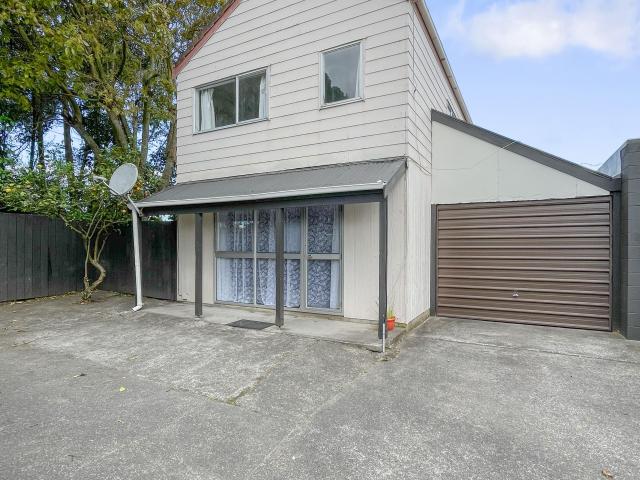 Three bedroom home in Papatoetoe!