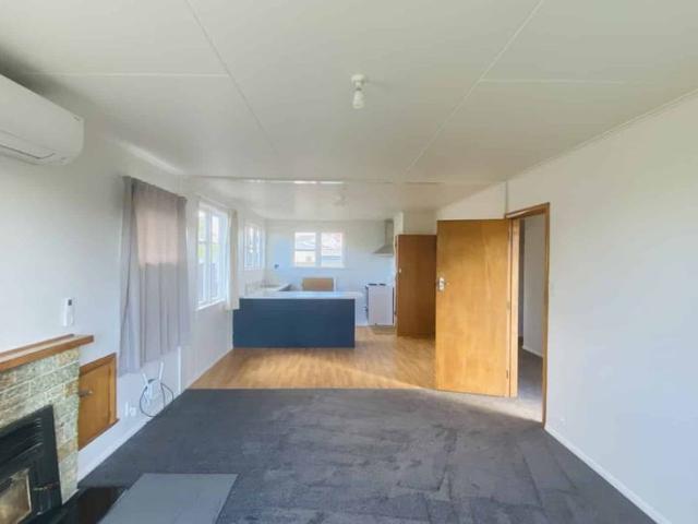 Three bedroom home with extra study/sleepout!