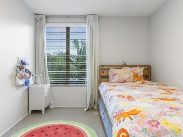 Three bedroom home with modern kitchen!