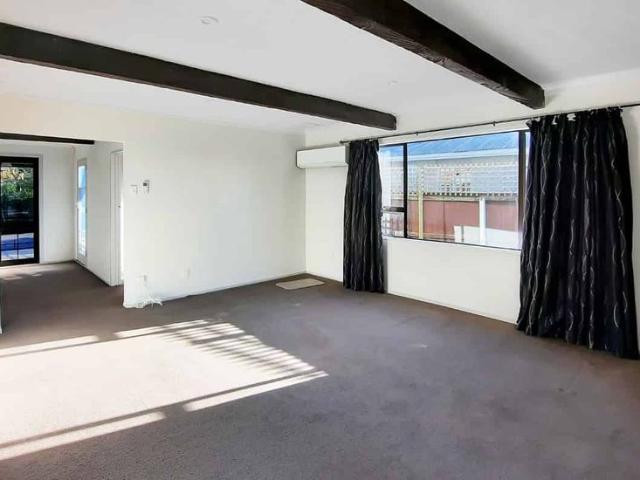 Three bedroom Home With Park Views