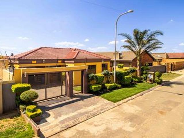 three bedroom house on the market in.