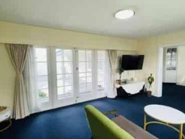 Three Bedroom House in Toorak Avenue!