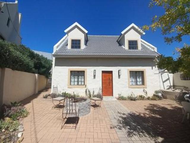 three bedroom house to let in vakans.