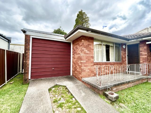 Three bedroom plus study or four bedroom villa located in a quiet location