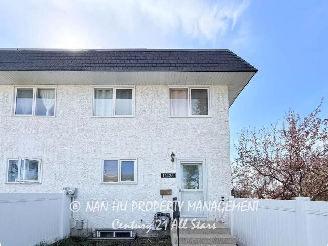 Three bedroom townhouse with fenced backyard: South Edmonton
