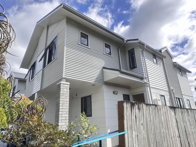Three bedroom Townhouse in Albany