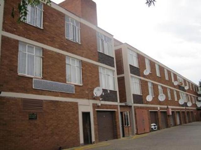 three bedroom townhouse in kwaggasrand