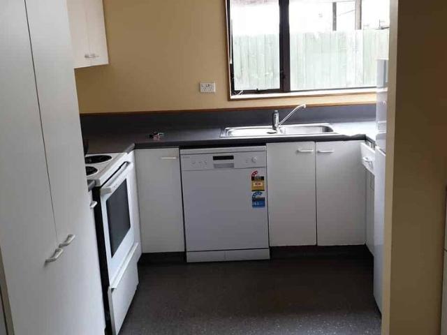 THREE BEDROOM TOWNHOUSE STUDENT PROPERTY