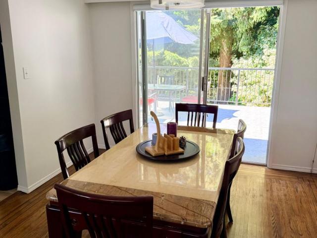 Three Bedroom Upper Suite of House with Large Patio in Delta