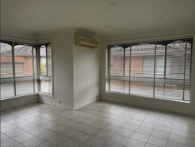 Three Bedroom Villa Unit close to High Street