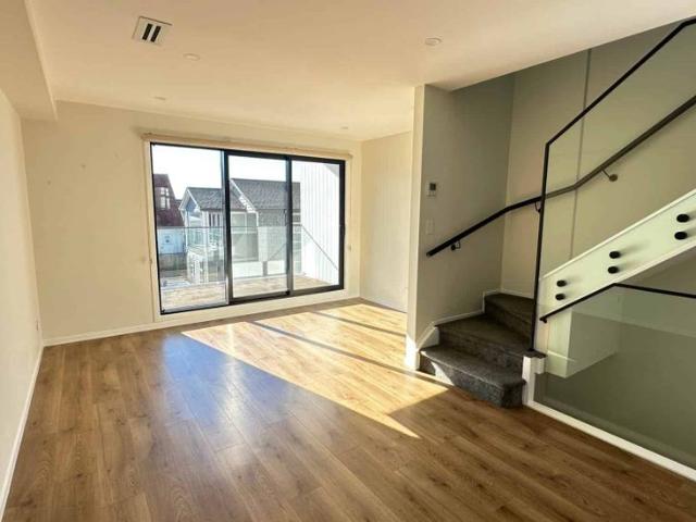 Three bedrooms three bathrooms in Greenlane