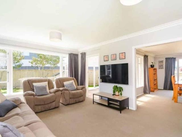 THREE BEDROOMS AWAPUNI