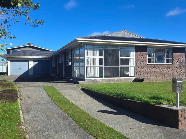 Three Bedrooms, Conservatory & Double Garage