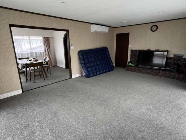 THREE BEDROOMS CLOVERLEA