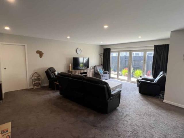 THREE BEDROOMS HOKOWHITU
