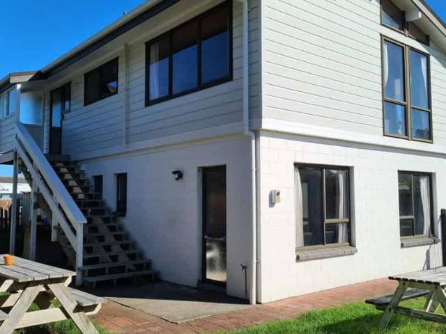 Three Bedrooms on the beautiful Ocean Road!