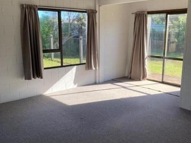 Three Bedrooms on the beautiful Ocean Road!