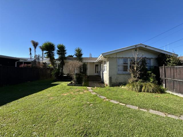 Three Bedrooms on River Road, Chartwell