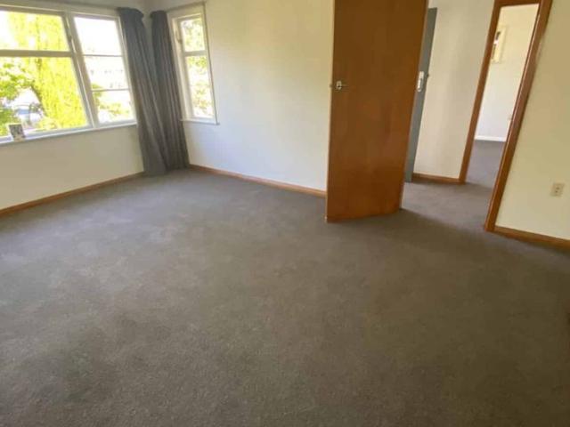 THREE BEDROOMS ROSLYN