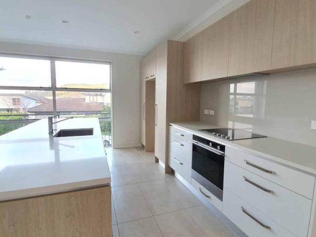 THREE LEVEL TOWNHOUSE IN STONEFIELDS
