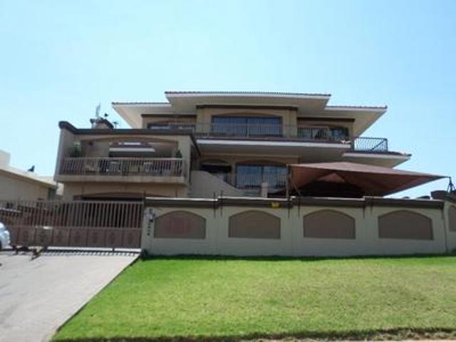 three level executive living. best v.