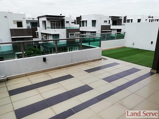 Three Storey Semi Detached Villa in Saujana Glenmarie for Sale