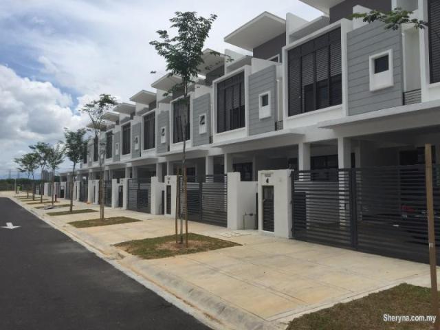 Three Storey Terrace, Emerald, Alam Impian for SALE !