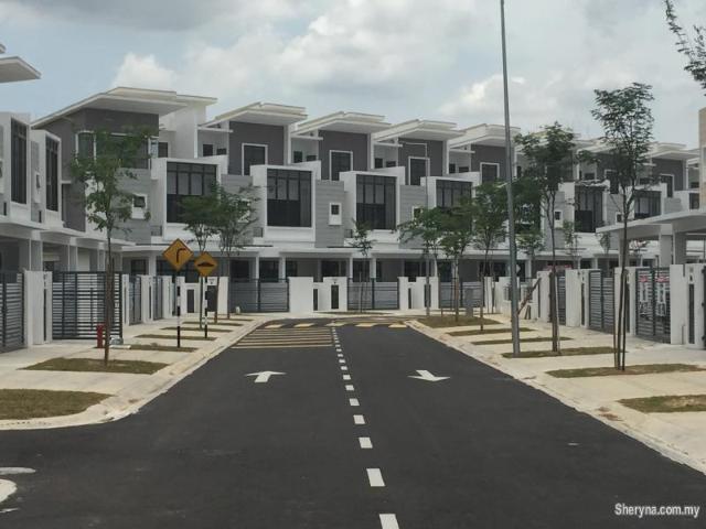 Three Storey Terrace, Emerald, Alam Impian for SALE !