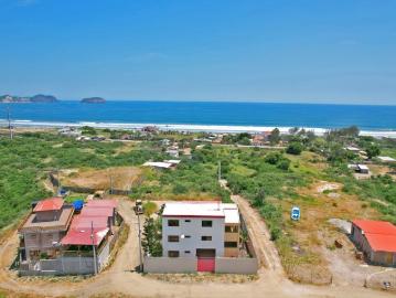 Three Story House in Puerto Cayo, with Panoramic Views: Se Vende Casa Cerca del Mar en Puerto Cayo
