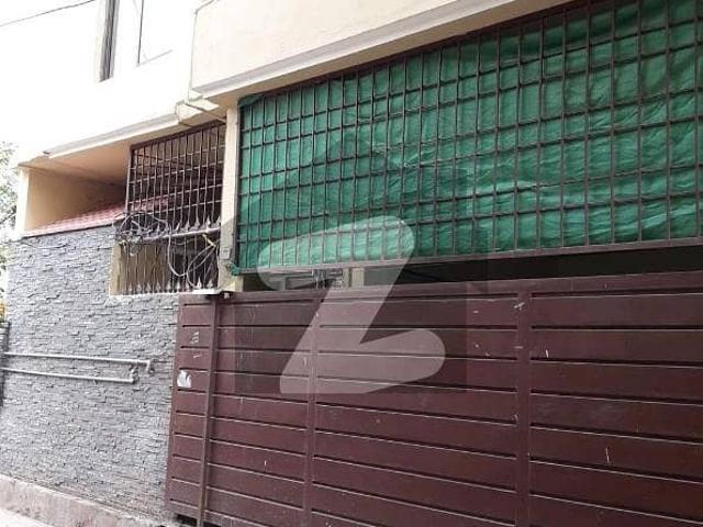3 Storey House For Sale In Park Road Chatta Bahtawar Water, Elec, Gas Soolar System Gas Meter Green. Meter All Facility Available